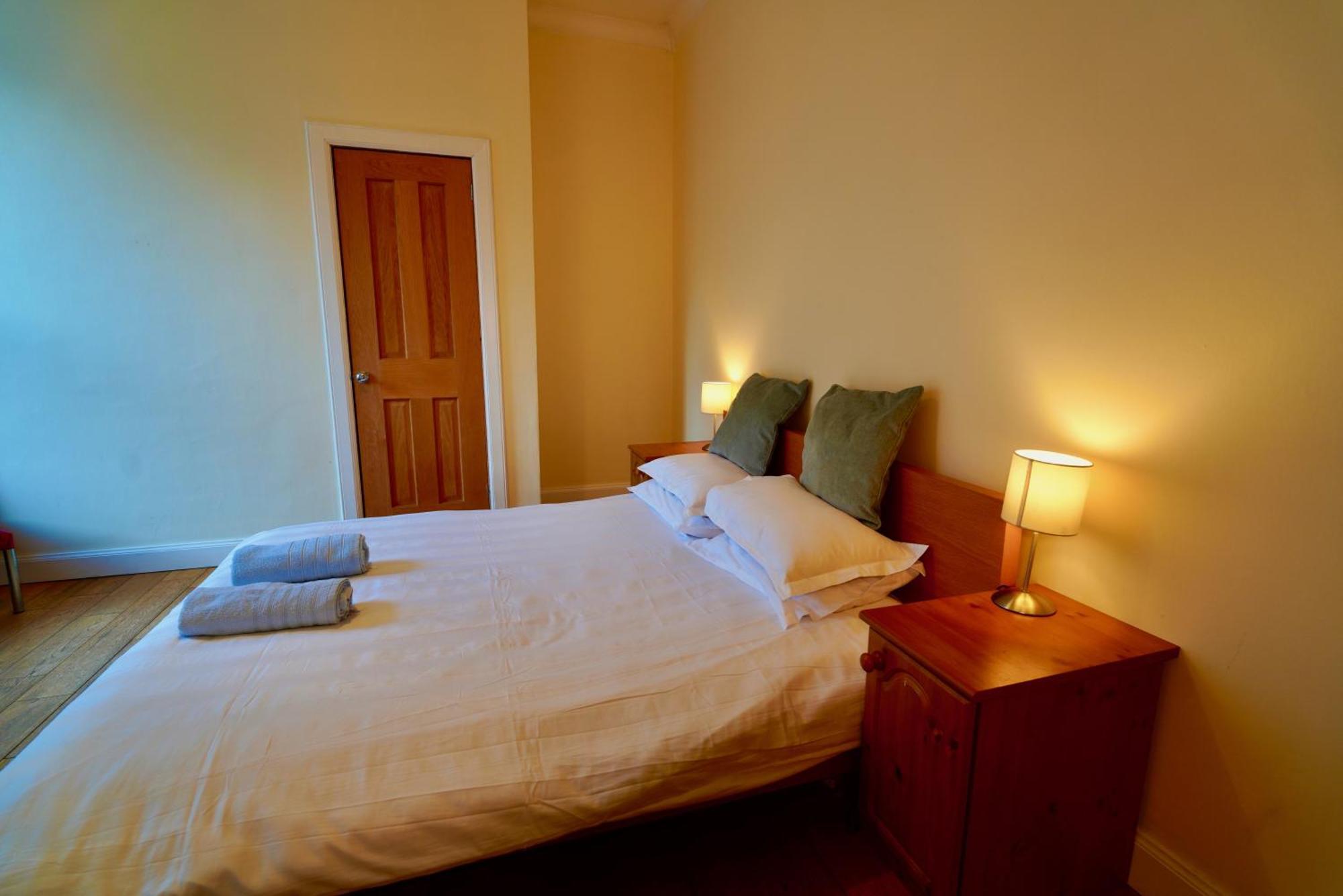 Spacious 2 Bed Apt Next To Royal Mile & Waverley Единбург Екстер'єр фото