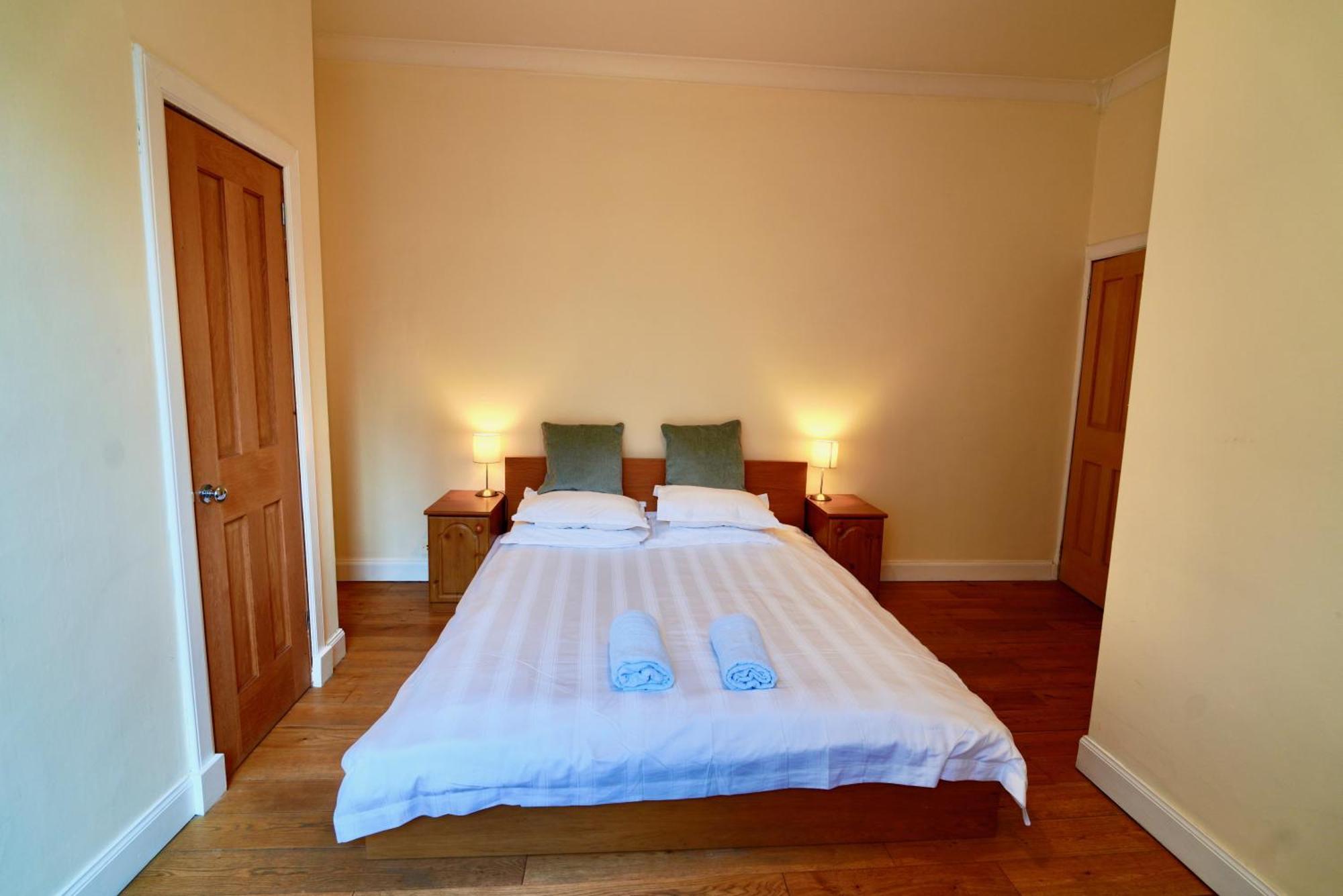 Spacious 2 Bed Apt Next To Royal Mile & Waverley Единбург Екстер'єр фото