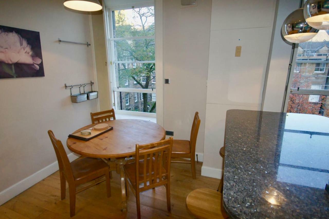 Spacious 2 Bed Apt Next To Royal Mile & Waverley Единбург Екстер'єр фото